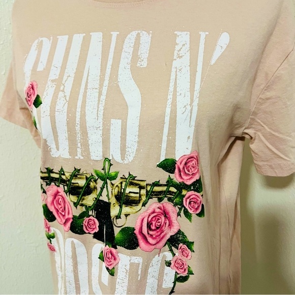 GUNS N’ ROSES Women’s Floral Short Sleeve Graphic T-Shirt Medium Color Blush - Picture 3 of 5